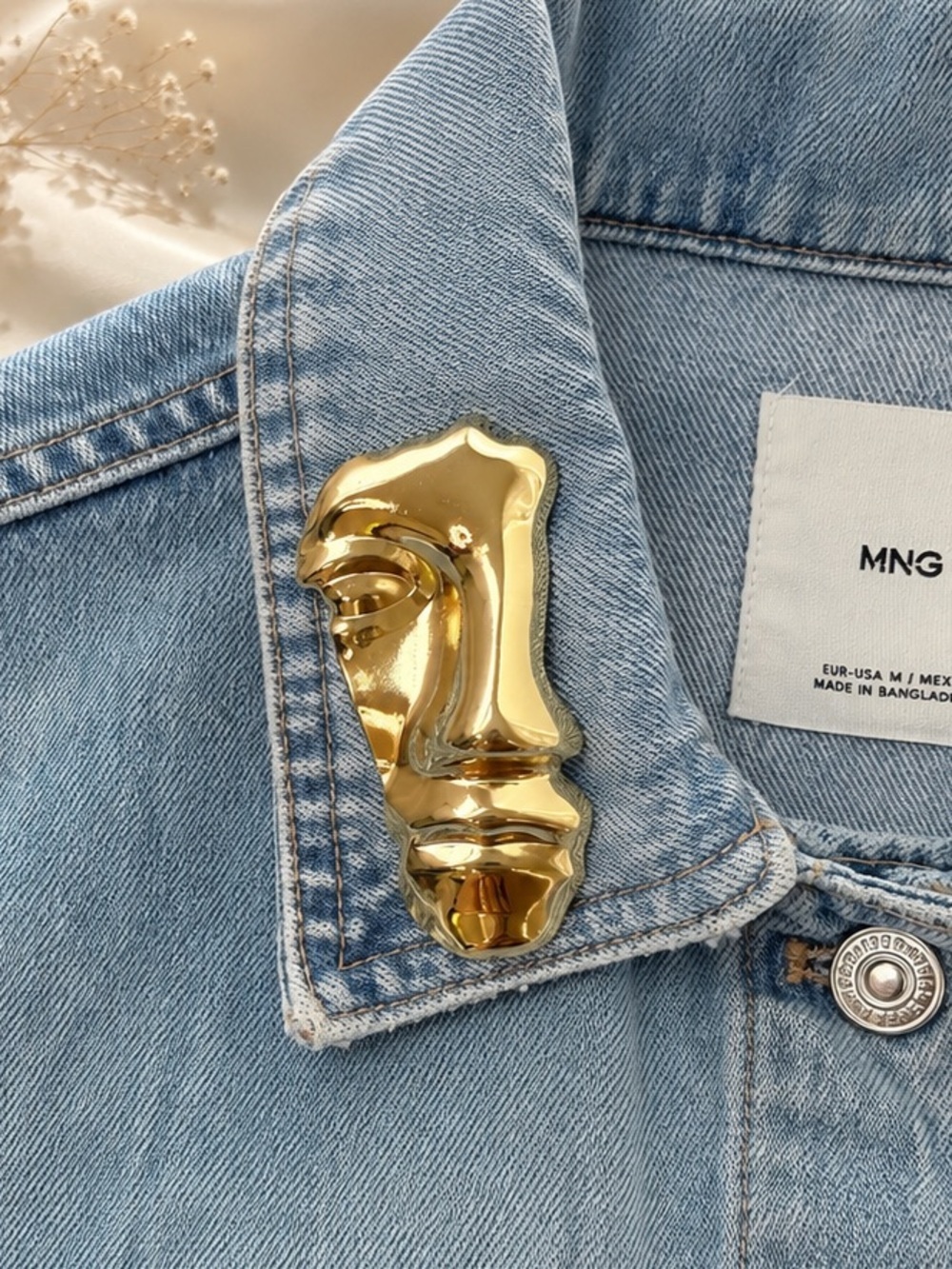 Gold Abstract Face Pin Brooch - Picture 3 of 7